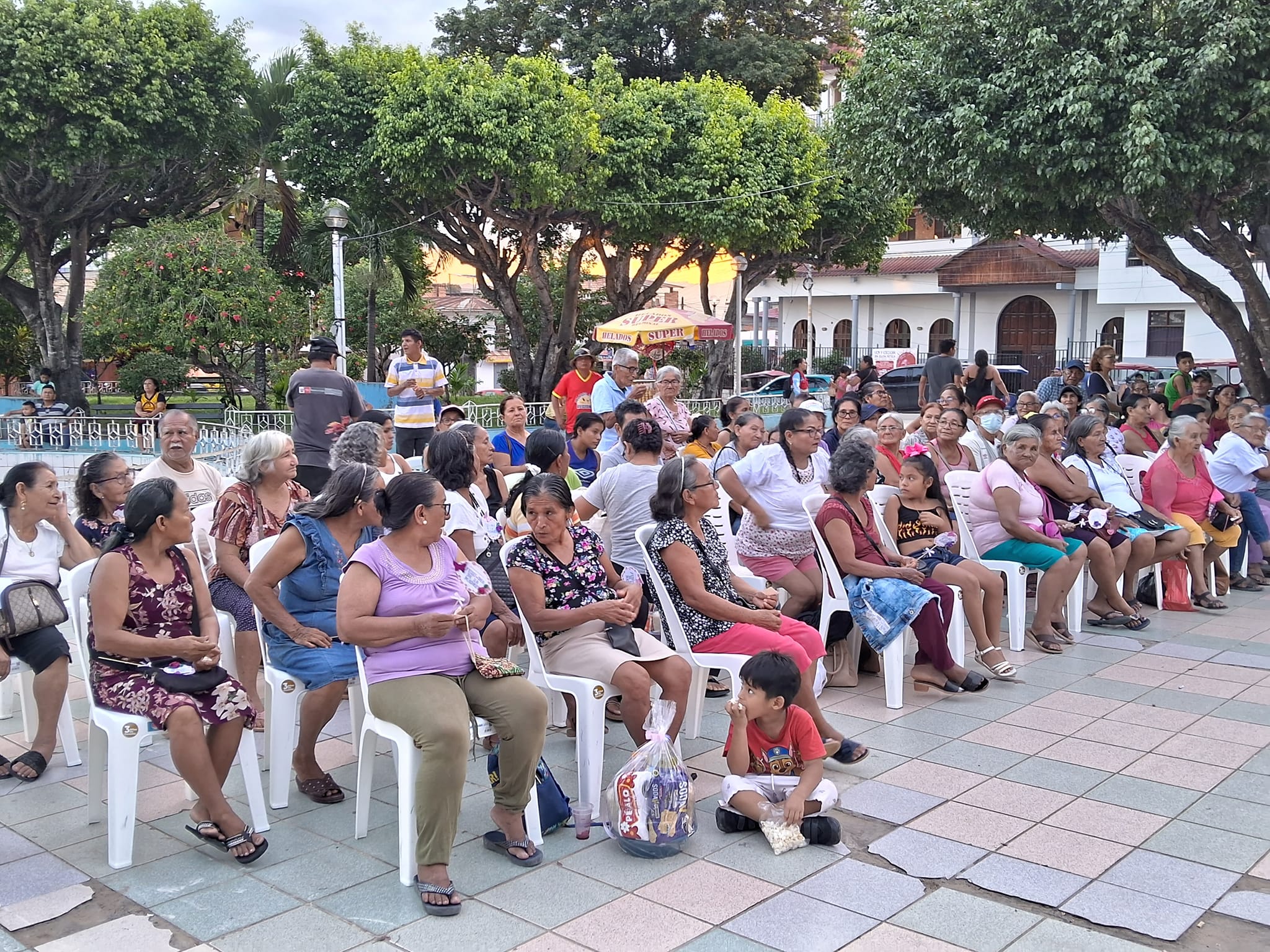 MUNICIPALIDAD DE MORALES RINDIÓ HOMENAJE A PERSONAS ADULTAS MAYORES POR EL DÍA DE LA MADRE. 